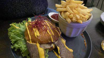 Brisket-Burger im „Blauen Bär“