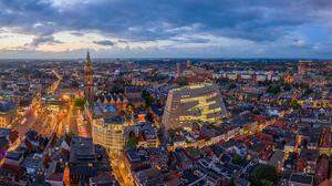 Blick auf den Martinitoren und das neue Forum im Zentrum von Groningen