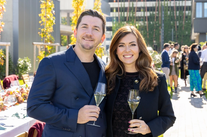 ... mit diesem Konzept luden Hannes Schreiner (Technopark Raaba Holding) und Sabrina Konrad (5Komma5Sinne) zur ersten Ausgabe des Kulinarik-Events „Gedeckter Ort“ ...