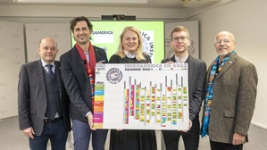 Am Mittwoch wurde der Eventkalender vorgestellt. Im Bild: Christof Korp, Alberto Rodríguez Herreros und Alonso Jiménez Arboleda vom IAI mit den Stadträten Claudia Unger und Robert Krotzer