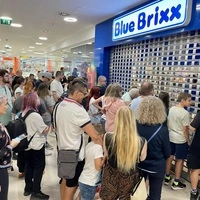 Großer Andrang bei der Eröffnung von „BlueBrixx“ im Center West