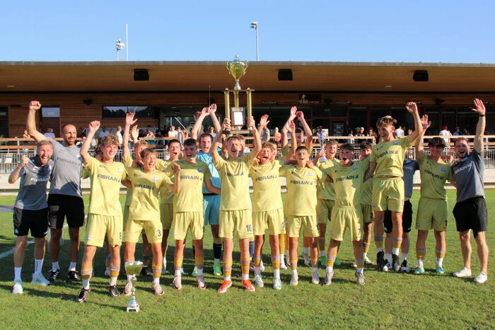 Schließlich holten sich die Kicker aus Polen knapp, aber absolut verdient durch einen 2:1-Sieg den Pokal und verteidigten den Titel aus dem Vorjahr beim 6. Internationalen U16 Lipizzanerheimatcup im Stadtion des FC Ligist. 