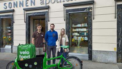 Johannes Lembeck (Geschäftsführer Sonnenapotheke), Josh Follak (stellv. GF Velofood), Lena Studeny (Sonnenapotheke)