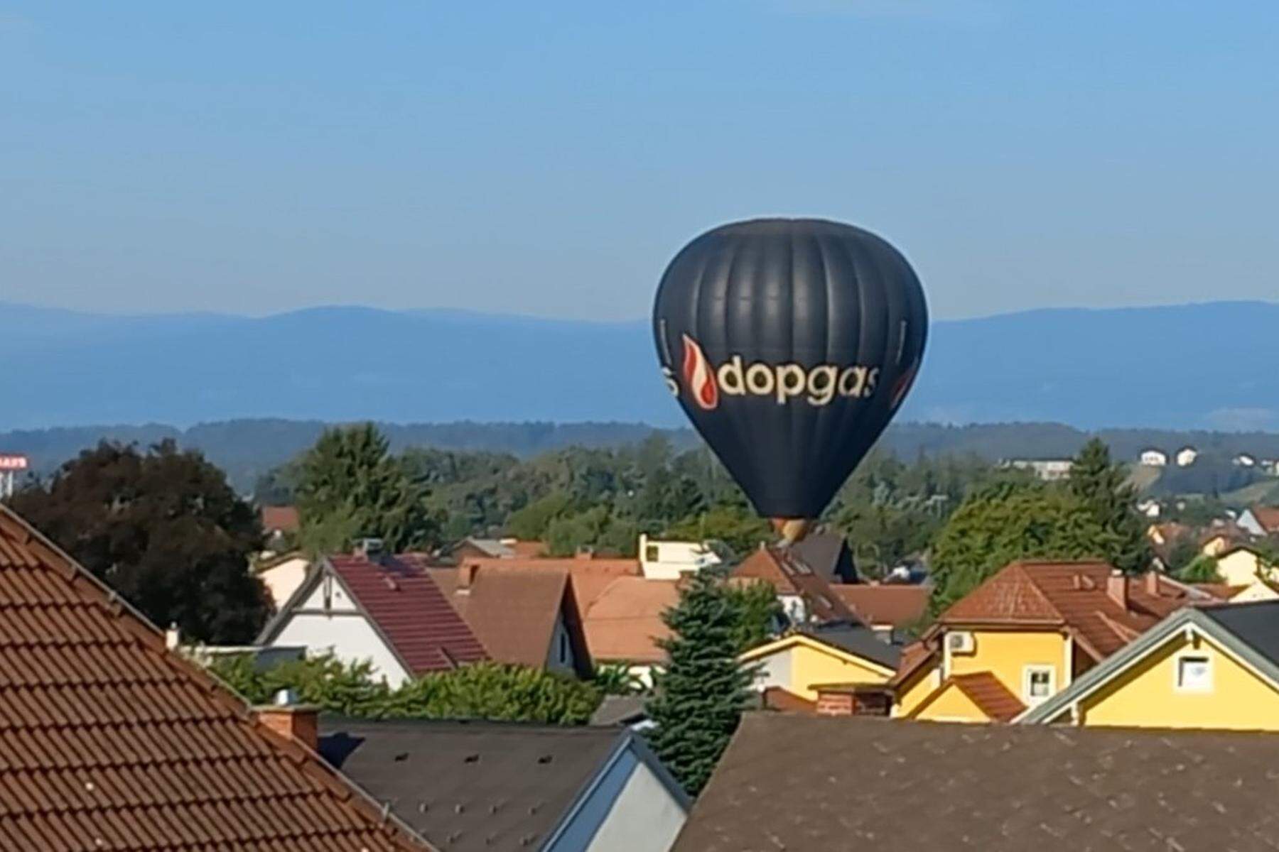 Aufsehenerregende Landung: Heißluftballon landete mitten im Seiersberger Wohngebiet