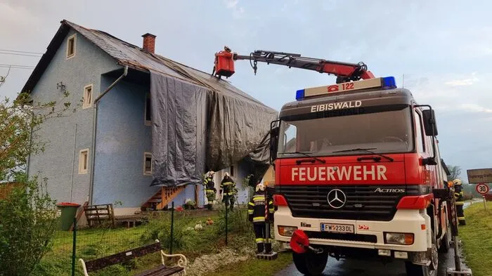Ein heftiges Unwetter zog am Freitag über den Bezirk Deutschlandsberg. Zahlreiche Dächer wurden abgedeckt oder durch den Hagel beschädigt.