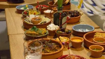 Spanische Tapas kommen im Cielo auf den Tisch