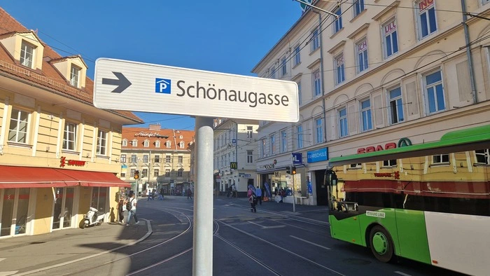 Künftig sollen Hinweise auf Parkgelegenheiten in Graz eine Spur digitaler ausfallen...