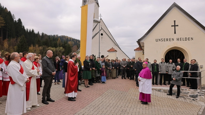 Eine ganz besondere Messe wurde am Sonntag in Rachau (Gemeinde St. Margarethen bei Knittelfeld) gefeiert: Pfarrer Lukasz Wojtyczka, Pfarrgemeinderatsvorsitzende Heidi Brantner, die beiden Diakone Max Weissenbäck und Hans Glück, Bürgermeister 
Erwin Hinterdorfer
 und Landtagsabgeordneter sowie viele Gläubige aus dem Ort und der Region begrüßten Bischof Wilhelm Krautwaschl.
