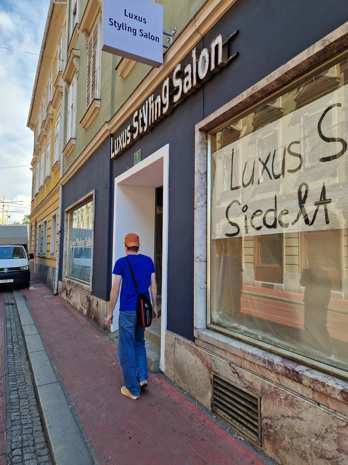 Der Salon wurde mittlerweile eröffnet