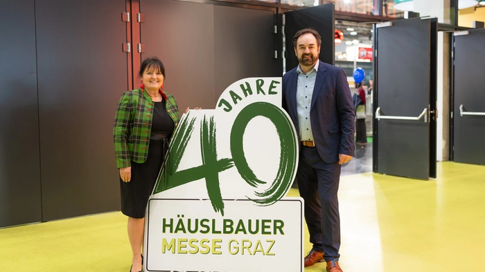 Auch Landeshauptmann-Stellvertreterin Manuela Khom informierte sich bei Messe-CEO Armin Egger über aktuelle Trends und Entwicklungen in der Baubranche