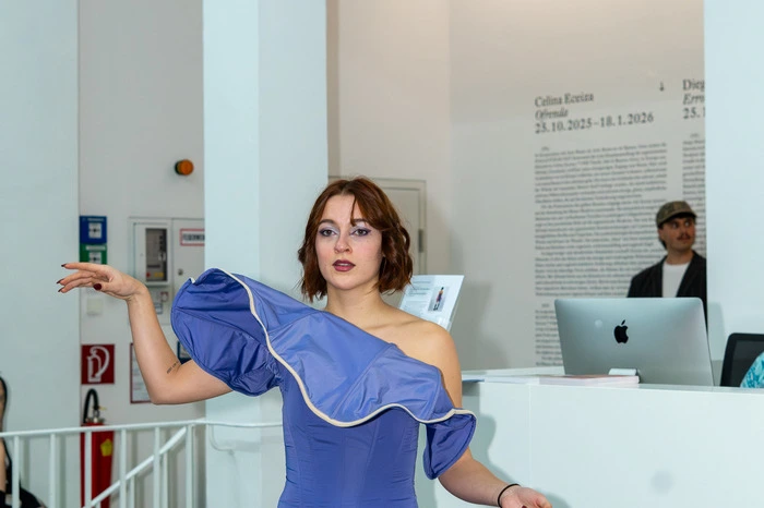 Der Projektauftrag an die Studierenden des Kollegs war es, inspiriert durch die beiden Ausstellungen, mit Kreativitätstechniken Entwürfe zu machen und eine Kollektion zu fertigen.