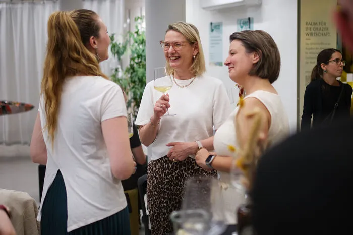 Vanessa Roi vom Restaurant Das Liebig in Graz, Steirerkrimi-Autorin Claudia Rossbacher, Caroline Schweighofer vom Geco Team
