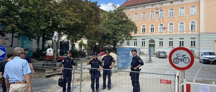 Der Tummelplatz in Graz war für rund eine halbe Stunde polizeilich abgesperrt, erst nach der Entwarnung konnte man wieder durch