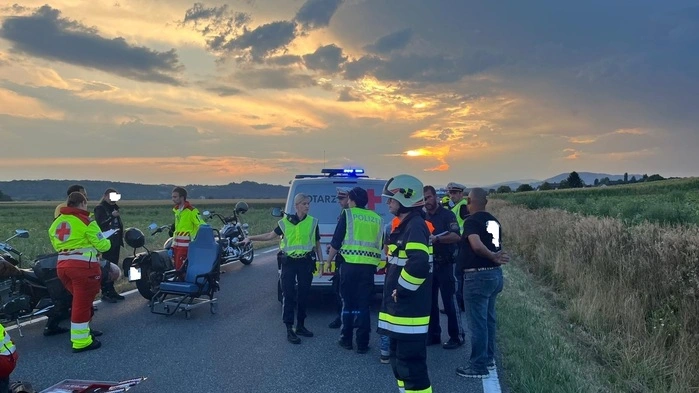 Die Einsatzkräfte auf der Feistritztalstraße