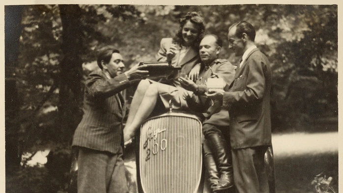 Frauen, Wertgegenstände und Wein gelten als die großen Versuchungen für sowjetische Besatzungssoldaten in Österreich. „Ein kleiner Ausflug“ lautet der Titel dieses Fotos