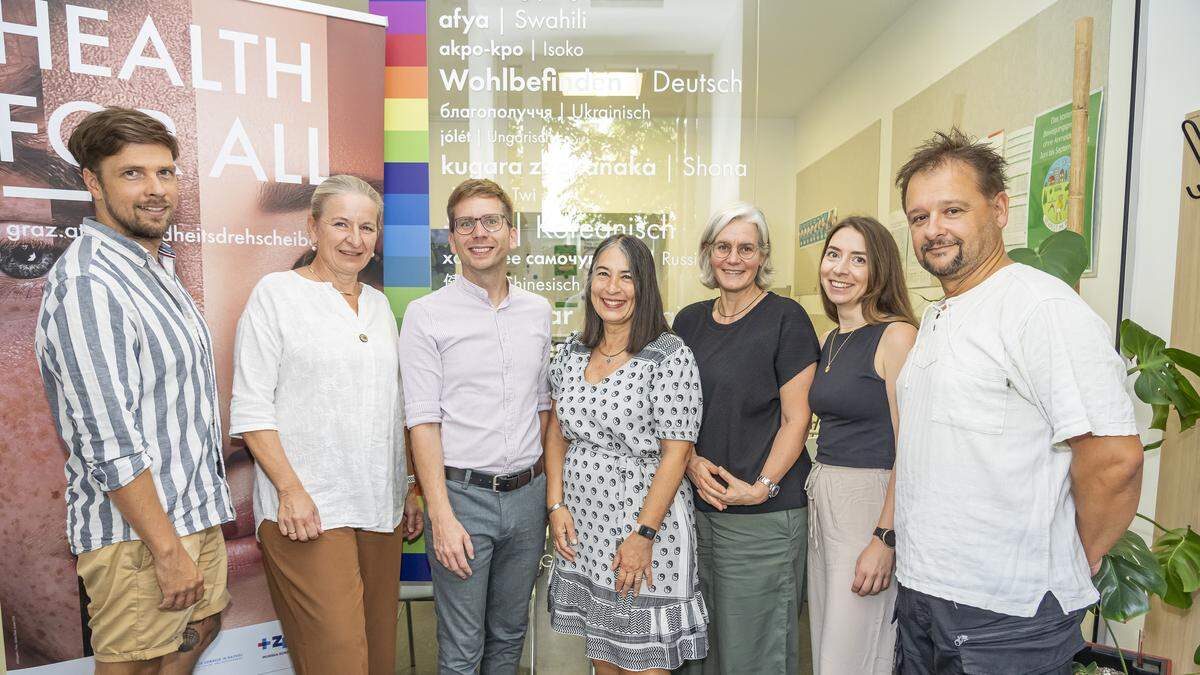 Das Team der Gesundheitsdrehscheibe mit der Leiterin des Gesundheitsamts Eva Winter und Gesundheitsstadtrat Robert Krotzer