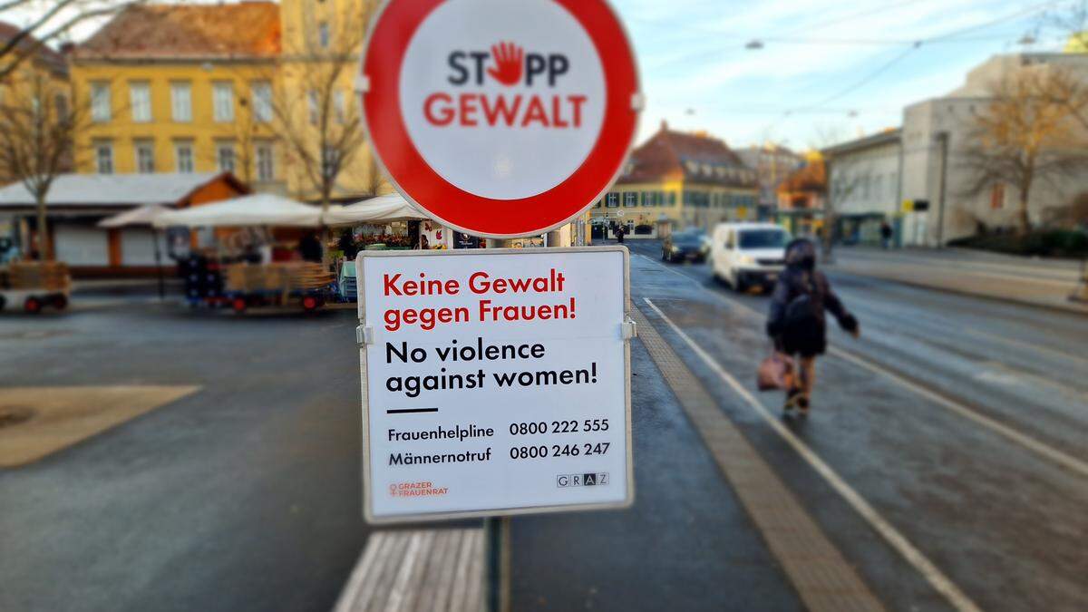 Schilder am Kaiser-Josef-Platz in Graz