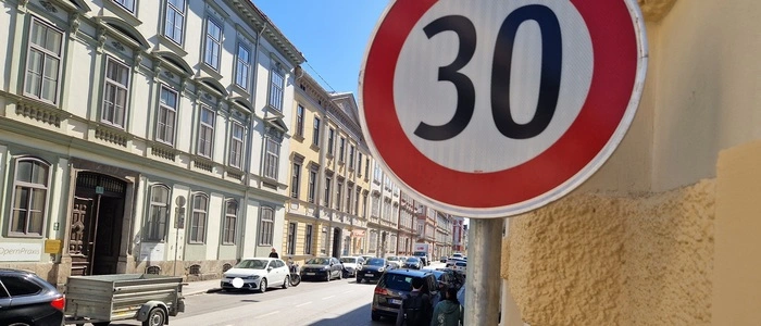 Mandellstraße: Das Tempolimit gilt ab sofort rund um die Uhr