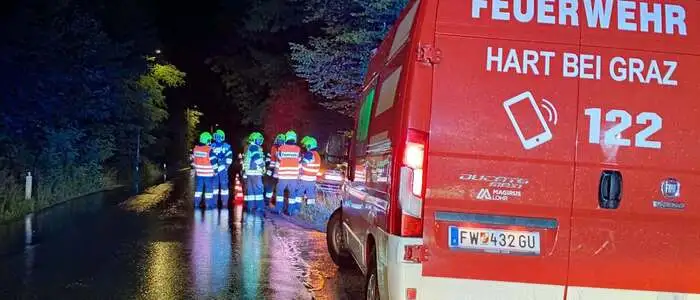 Nächtlicher Einsatz auf der Rupertistraße in Hart bei Graz