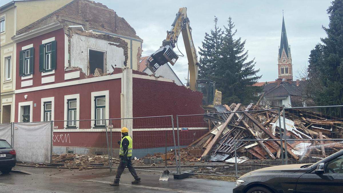 Abbruch eines Hauses in der Grazer Krenngasse