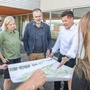 Foto vom Wettbewerb zum Ivanka Gruber Park, den zwoPK Landschaftsarchitektur für sich entschieden hat (Judith Schwentner, Juryvorsitzender Josef Knappinger, Stadtbaudirektor Bertram Werle)
