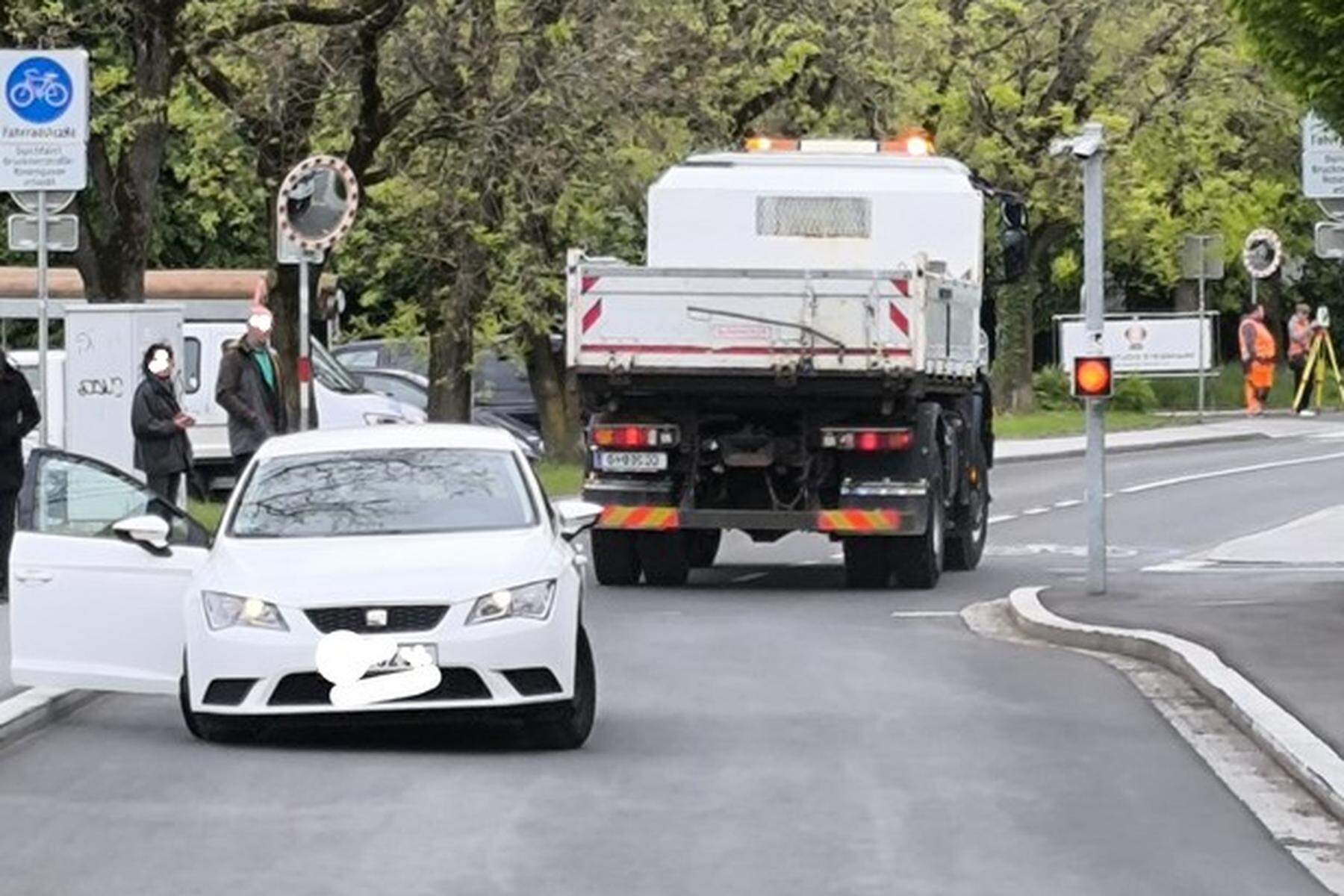 Marburger Straße: Rrrrummms! Erneut kracht Auto gegen Poller in umstrittener Grazer Fahrradstraße