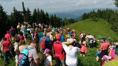 Die traditionelle Gipfelkreuzmesse am Hoaterberg wird heuer zu Pfingsten zum 50. Mal gefeiert. 