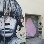 Eines der beliebtesten Fotomotive im Bezirk, obwohl gut versteckt: Die Wandmalerei in der Rosenkranzgasse, entstanden beim internationalen Kunstprojekt „micro galleries“