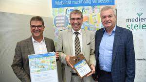 Jubel in Feldkirchen: Hannes Krois (Obmann des Mobilitätsausschusses), Bürgermeister Erich Gosch, Vize-LH Anton Lang*