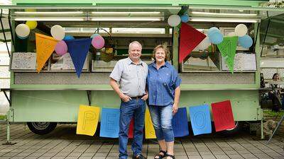 Alfred Fasser und Monika Burian vom „Milchstandl“ treten nach 27 Jahren den wohlverdienten Ruhestand an