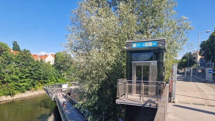 Jener Lift bei der Murinsel, der auf die Ebene der Murinsel führt, wurde saniert und modernisiert 