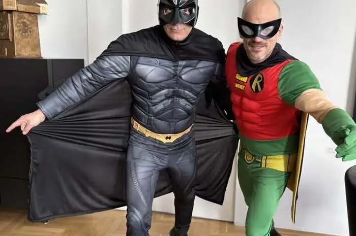 Batman, Stadtrat Kurt Hohensinner mit Büromitarbeiter Manfred „Robin“ Schaffer