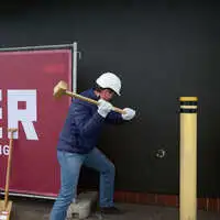 Erster offizieller Hammerschlag durch Daniel Boaje (Geschäftsführer DBO Gastronomie GmbH / McDonald’s Graz)