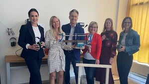 Amela Sultanovic (PTS Herrgottwiesgasse), Bettina Katzensteiner (MS Viktor Kaplan), Bildungsstadtrat Kurt Hohensinner, Barbara Pauli (MS Webling), Sigrid Carbonare-Godina (MS Algersdorf/Smart City), Anita Kreiner (MS Puntigam) | Amela Sultanovic (PTS Herrgottwiesgasse), Bettina Katzensteiner (MS Viktor Kaplan), Bildungsstadtrat Kurt Hohensinner, Barbara Pauli (MS Webling), Sigrid Carbonare-Godina (MS Algersdorf/Smart City), Anita Kreiner (MS Puntigam)