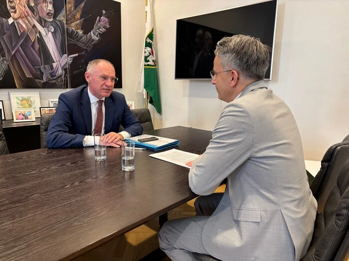 Innenminister Gerhard Karner (li.) im Gespräch mit Kurt Hohensinner