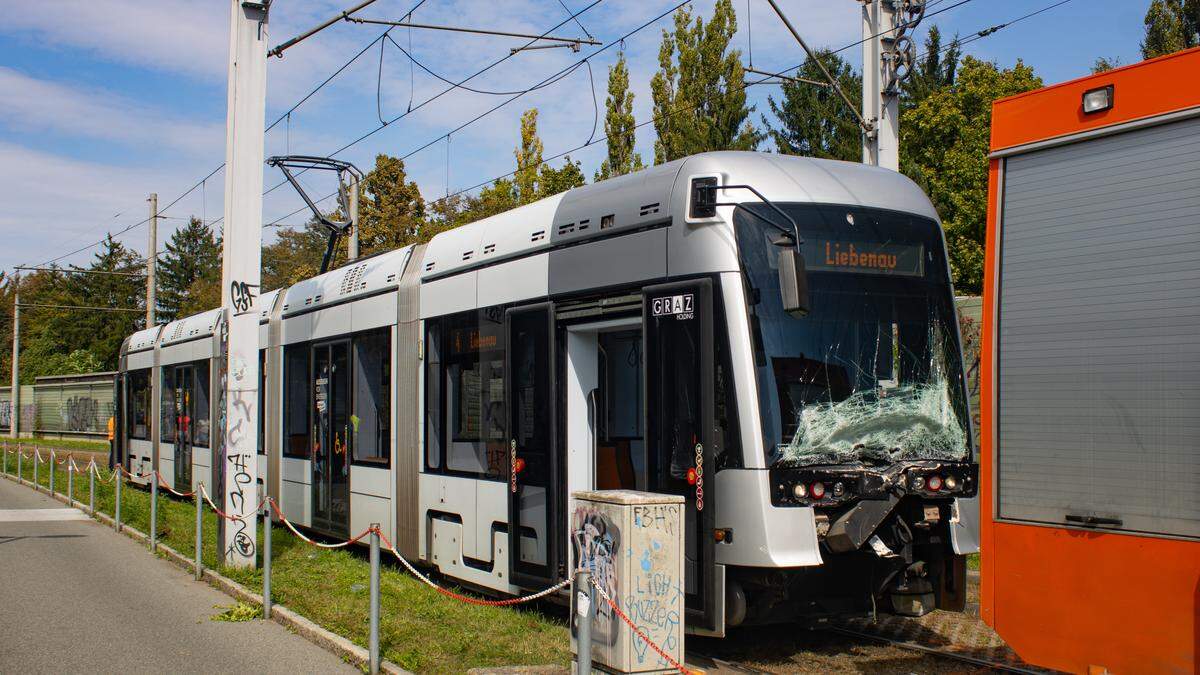 Eine der beiden beschädigten Straßenbahngarnituren