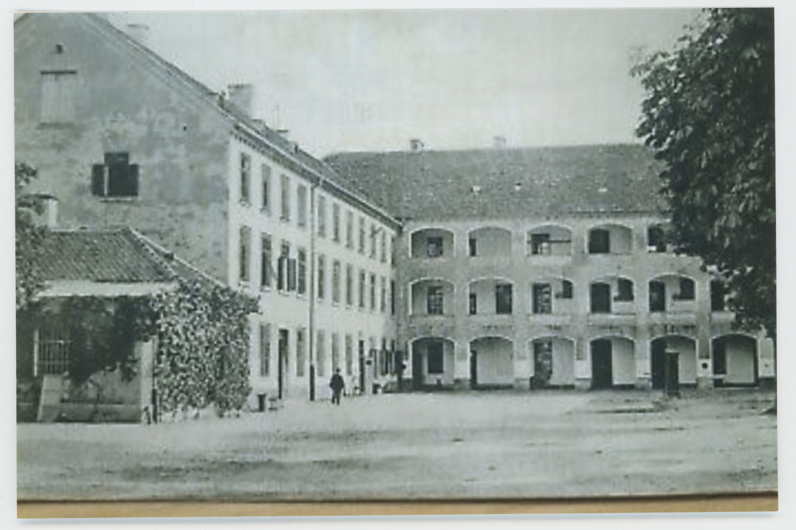 Die alte Dominikaner-Kaserne in der Kernstockgasse, an der Ecke Grenadiergasse