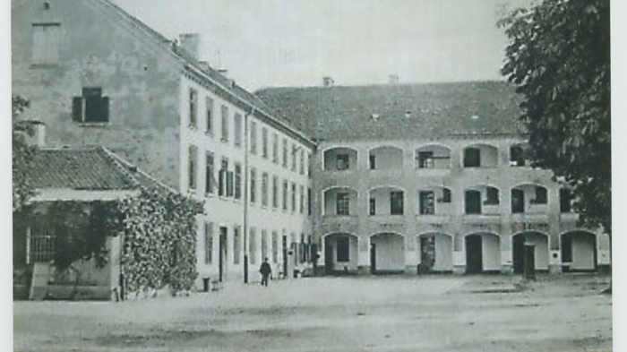 Die alte Dominikaner-Kaserne in der Kernstockgasse, an der Ecke Grenadiergasse