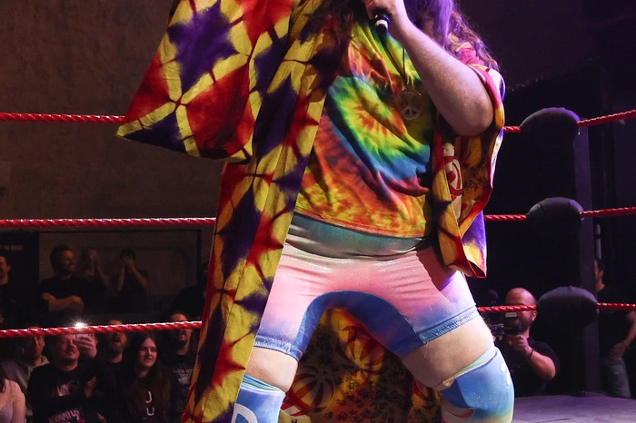 Sick Bubblegum singt sich seinen Weg in den Ring „Hey! Hier kommt Bubblegum!“