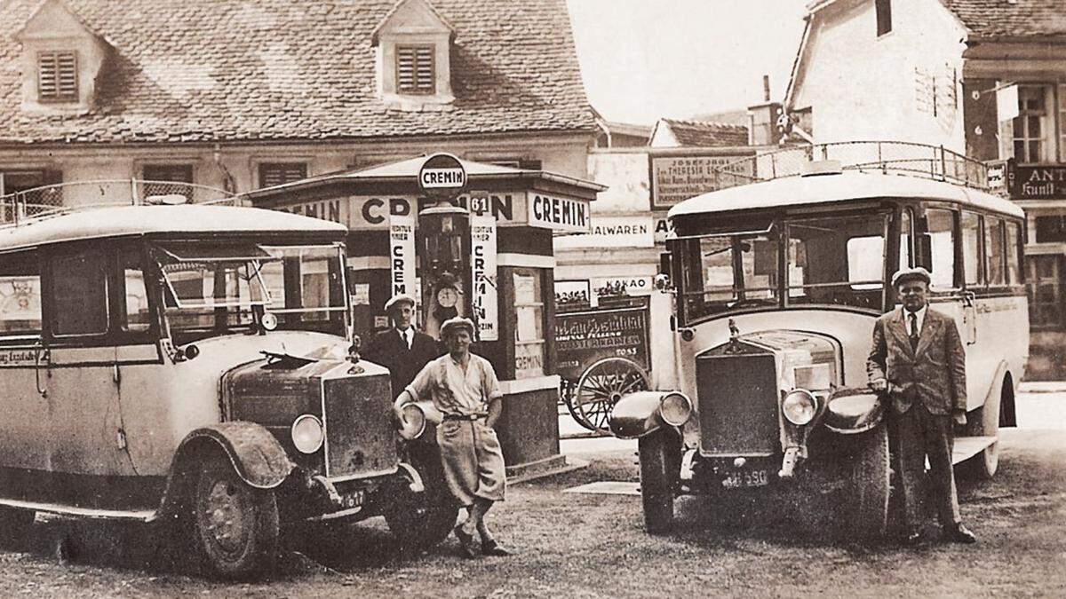 Die Familie Matzer vor ihrer Tankstelle beim Grazer Dietrichsteinplatz im Jahr 1930