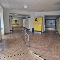 Leonhardstraße 20: Parkettboden und 700 Abholfächer
