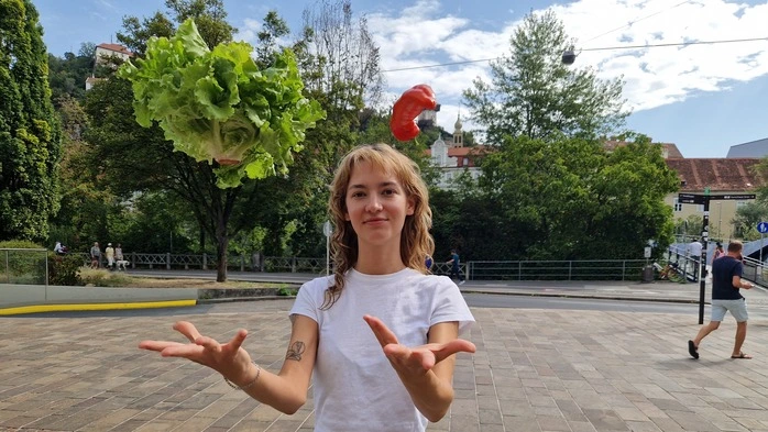 Julia Kügerl nimmt es leicht – trotz der generellen Nebengeräusche absolviert sie begeistert ihre Ausbildung