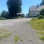 Schotterstraße zu einem alten Gasthaus: So schaut das Gebiet Am Schießbühel heute aus