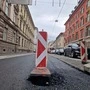 Mitte April muss die Elisabethstraße, die ja eigene Busspuren erhält, zwei Nächte lang gesperrt werden