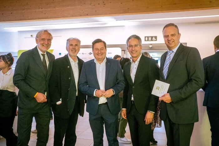Unter den Ehrengästen auch zahlreiche Vertreter aus der Politik