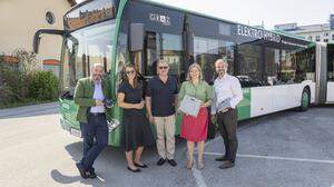 Holding Graz-Vorstand Mark Perz, Karin Kraschl-Hirschmann (Yunex Traffic Österreich), Straßenamts-Leiter Thomas Fischer, Vizebürgermeisterin Judith Schwentner und Bernd Cagran Hohl, Referatsleiter Verkehrssteuerung und Straßenbeleuchtung