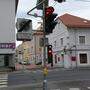 An der Kreuzung Klosterwies-/Grazbachgasse hängen seit Herbst Kameras - und haben Rotlichtüberschreitungen bei Radfahrern festgehalten