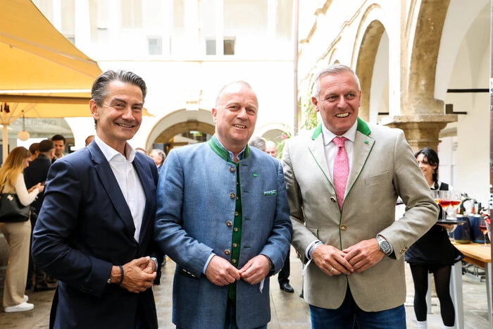 ORF-General Roland Weißmann, Stiftungsrat Thomas Prantner und Landeshauptmann Mario Kunasek nutzten den Abend um mit Vertretern von Politik und Medien ins Gespräch zu kommen.