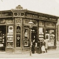 Ulrich Moser gründete 1868 die Buchhandlung, Julius Meyerhoff führte das Unternehmen fort