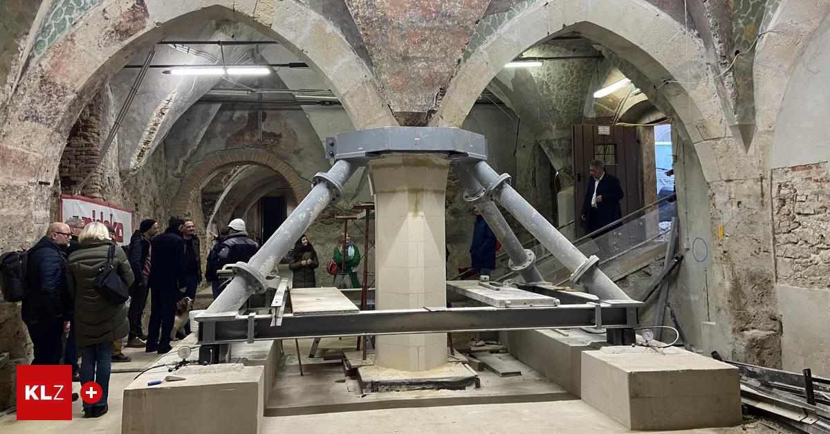 Makeover-Mittelalterliche-S-ule-in-der-Burg-Graz-ausgetauscht